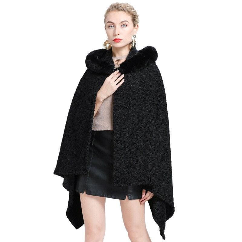 silhouette femme en cape poncho